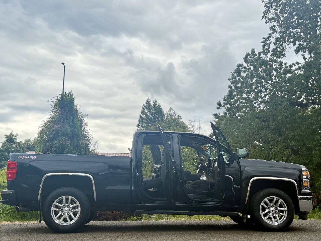 Used 2015 Chevrolet Silverado 1500 LT AWD/4WD image 11
