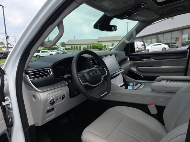 Used 2024 Jeep Wagoneer Series III w/ Premium Group I AWD/4WD image 17