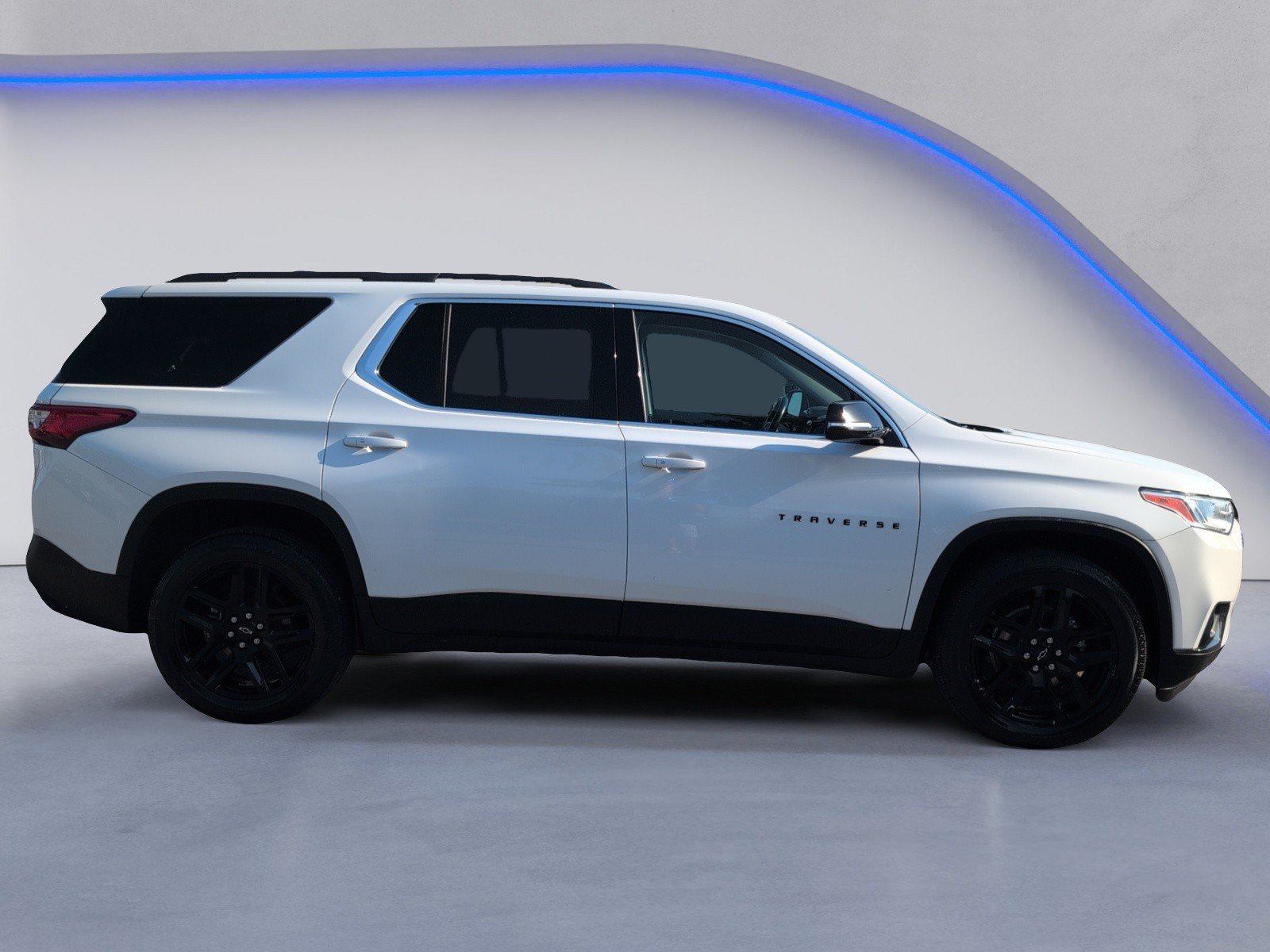 Used 2020 Chevrolet Traverse LT w/ LPO, Blackout Package AWD/4WD image 12