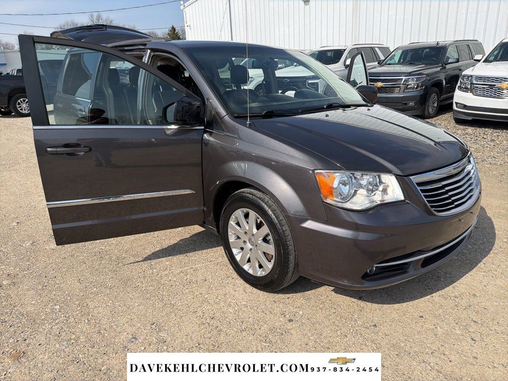 Used 2015 Chrysler Town & Country Touring image 31