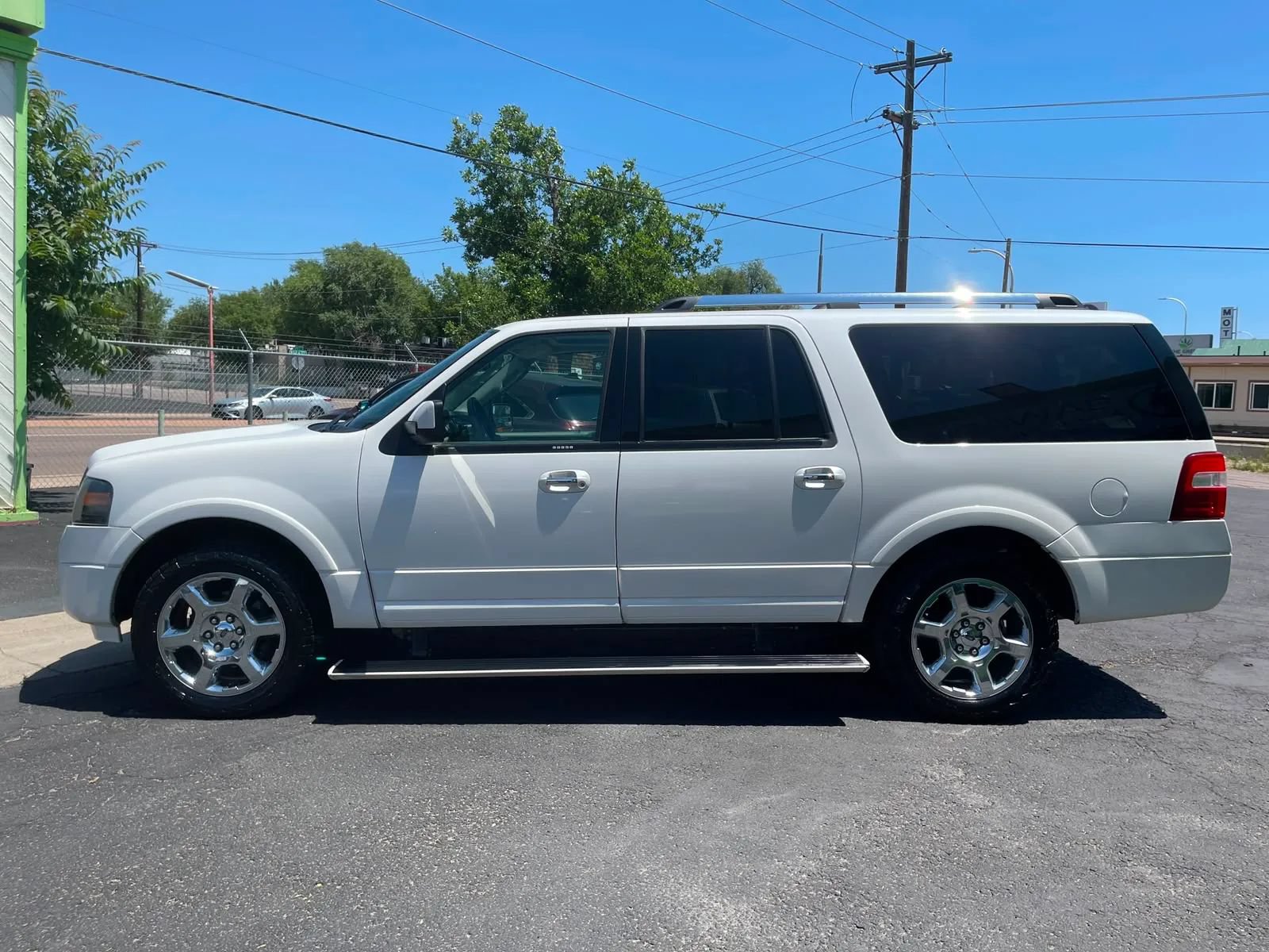 Used 2013 Ford Expedition EL Limited AWD/4WD image 4