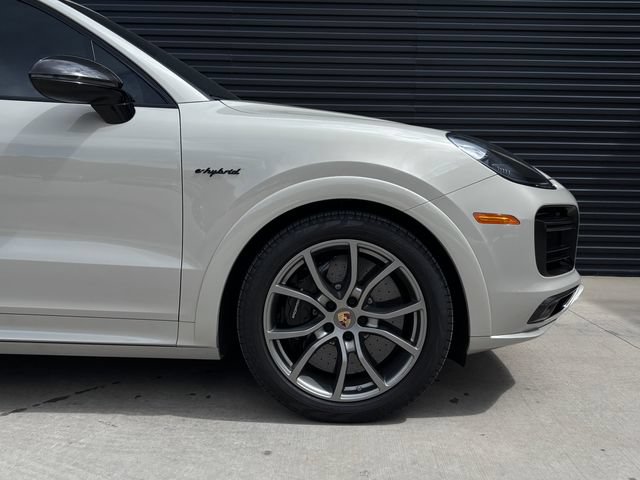 Certified 2022 Porsche Cayenne Turbo S AWD/4WD image 11