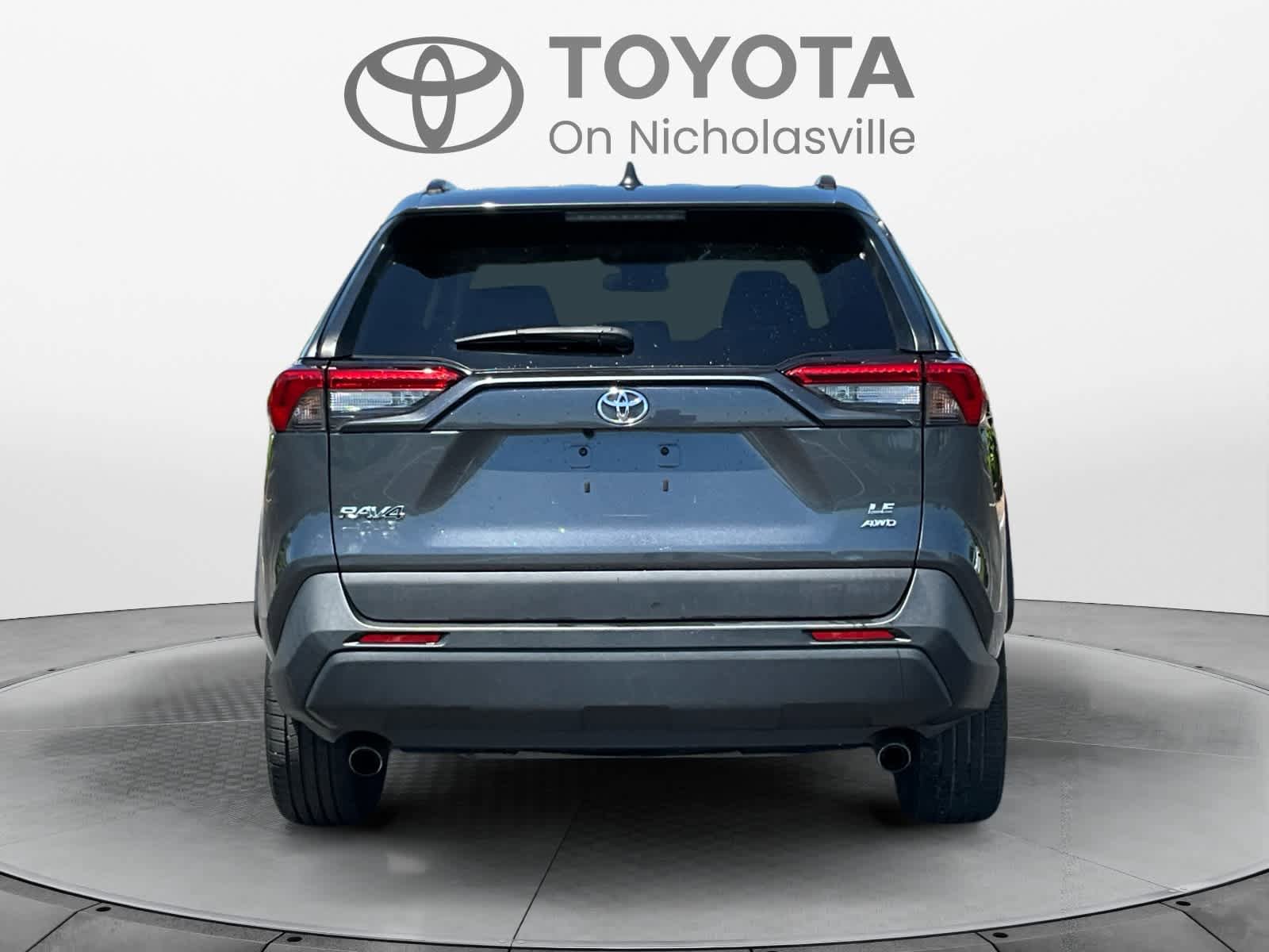 Used 2021 Toyota RAV4 LE AWD/4WD image 5
