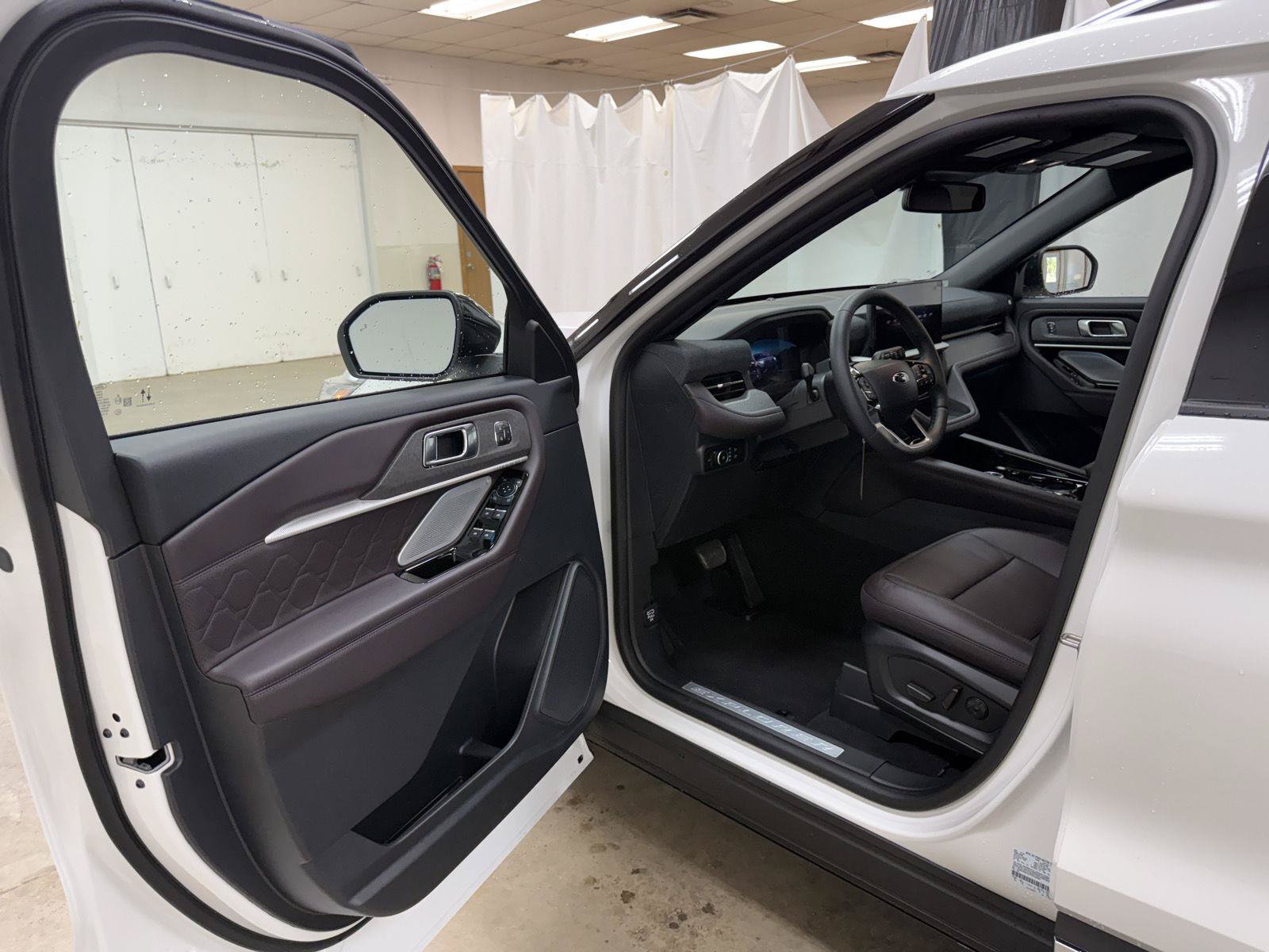 New 2026 Ford Explorer Platinum w/ LUX Leather Package AWD/4WD image 9