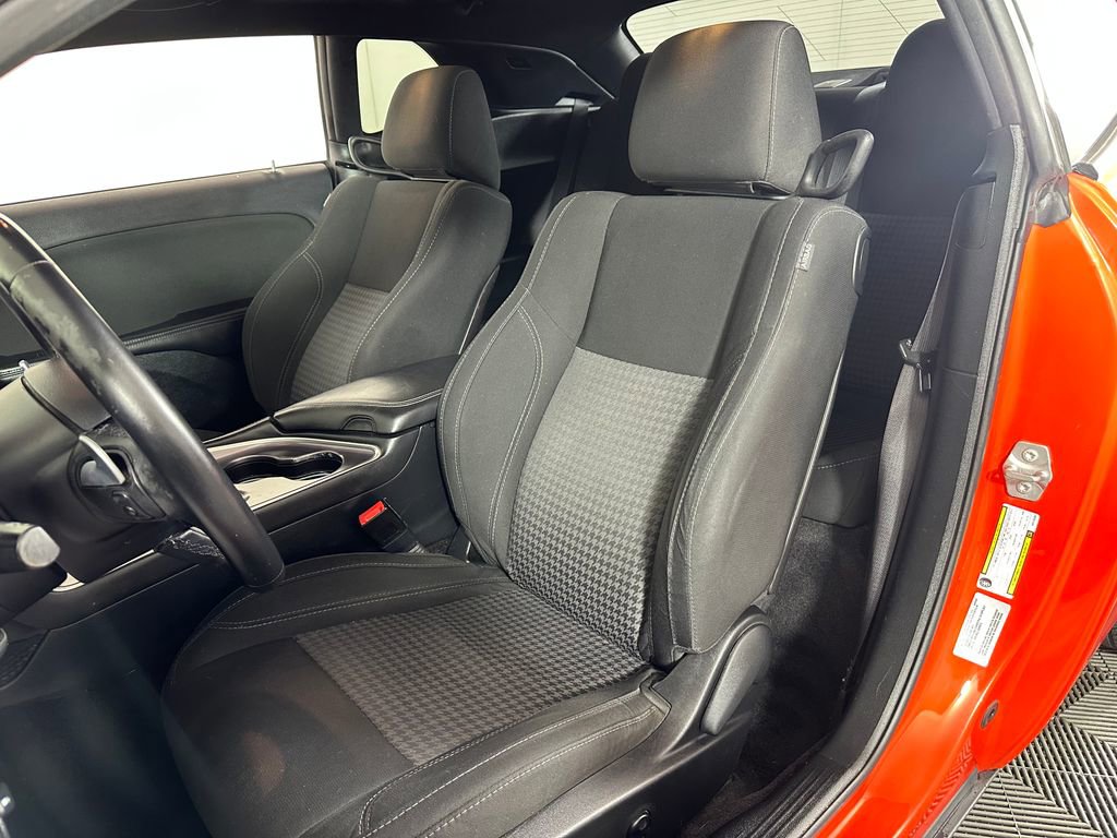 Used 2016 Dodge Challenger SXT RWD image 12