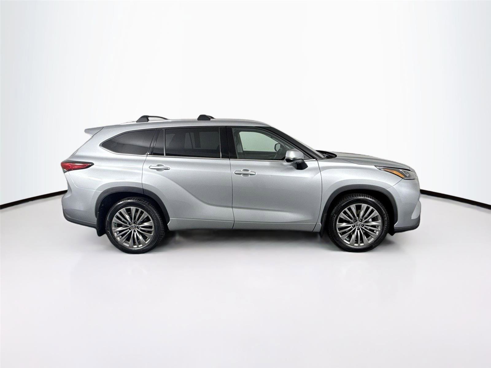 Certified 2021 Toyota Highlander Platinum AWD/4WD image 11