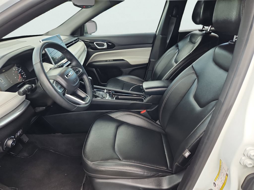 Used 2025 Jeep Compass Limited AWD/4WD image 31