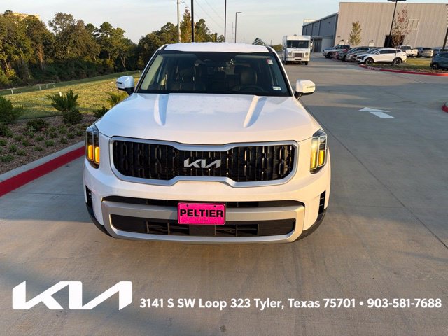 Used 2024 Kia Telluride LX FWD image 2