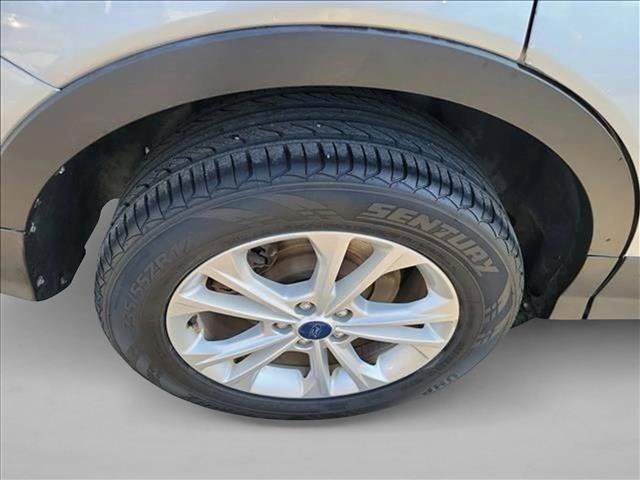 Used 2018 Ford Escape SE image 11