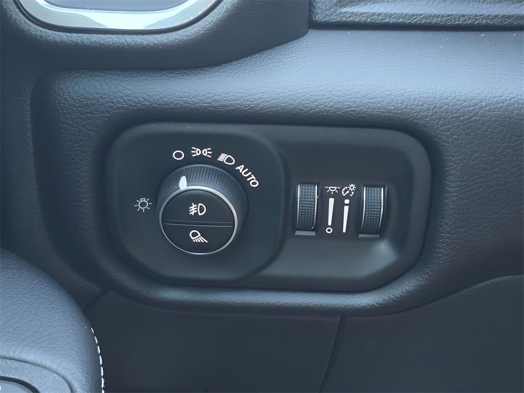 Used 2025 RAM 3500 Laramie image 28