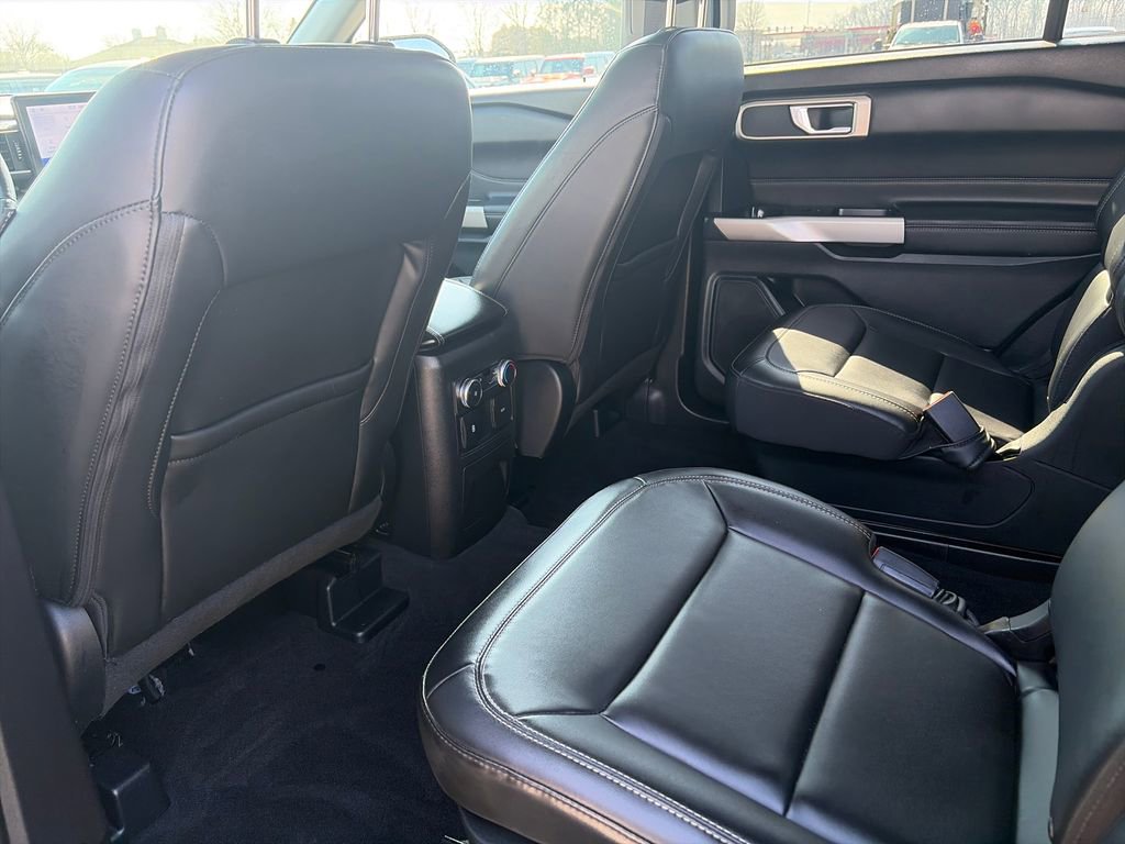 Used 2022 Ford Explorer XLT w/ Equipment Group 202A image 26