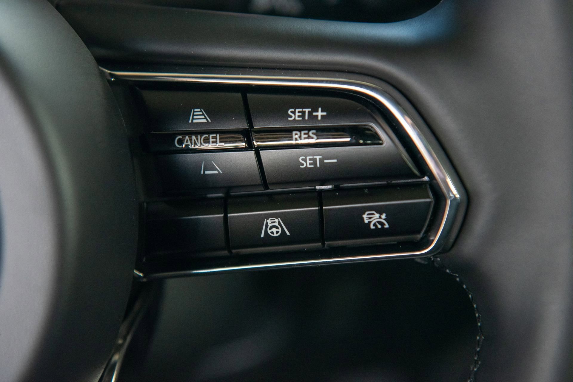 New 2025 MAZDA CX-70 Plug-In Hybrid w/ Premium Plus image 28