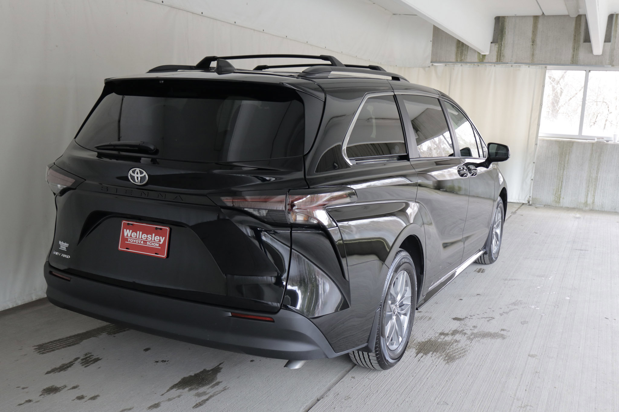 Used 2026 Toyota Sienna LE image 6