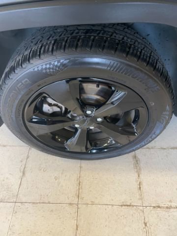 Used 2018 Jeep Cherokee Latitude w/ Altitude Package image 19