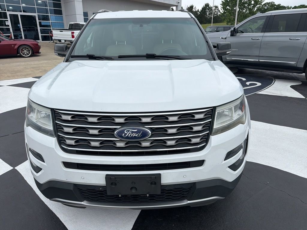 Used 2016 Ford Explorer XLT w/ Equipment Group 202A FWD image 2