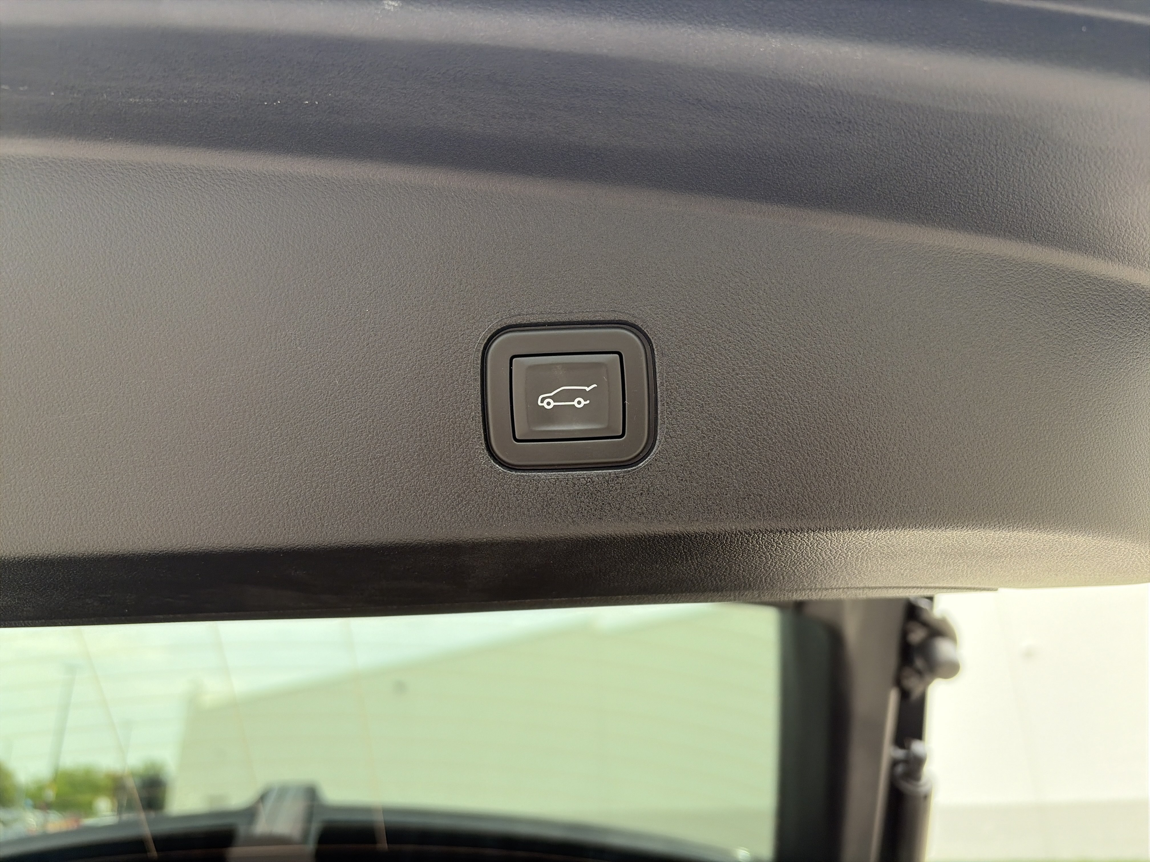 Used 2025 Cadillac Lyriq Sport w/ LPO, Floor Liner Package AWD/4WD image 16