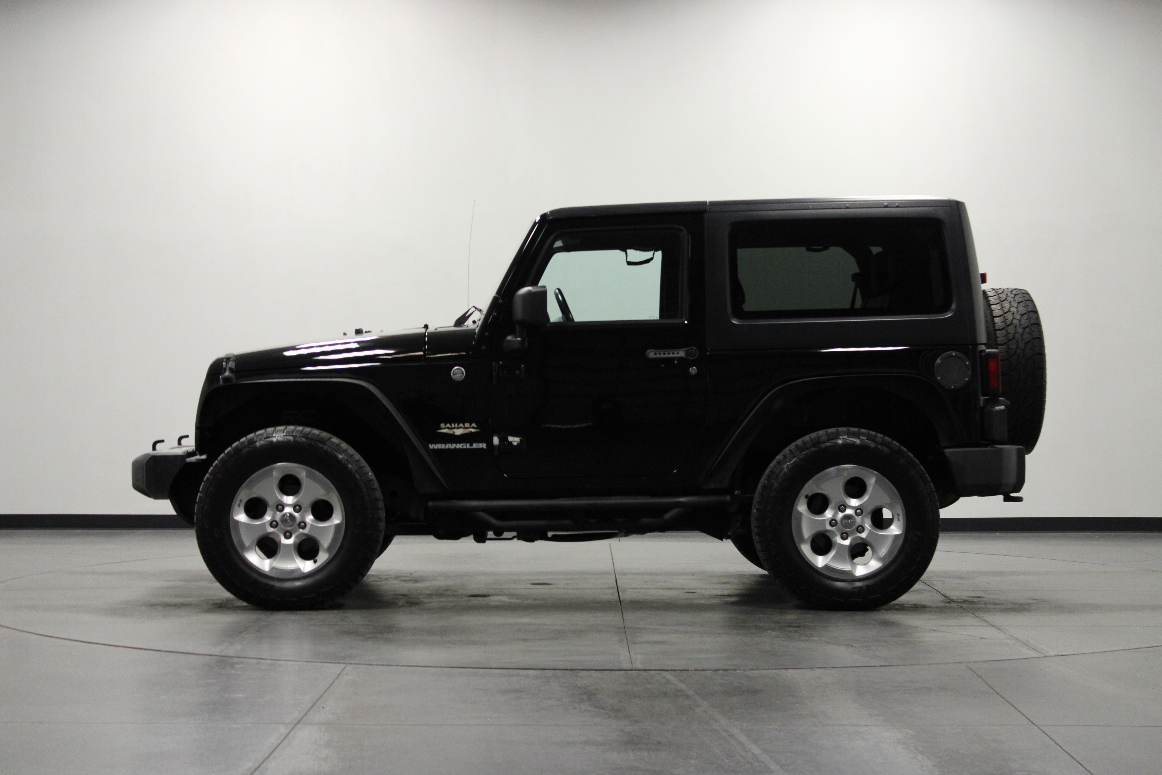 Used 2013 Jeep Wrangler Sahara w/ Connectivity Group image 7