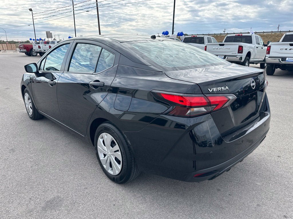 Used 2025 Nissan Versa S FWD image 8