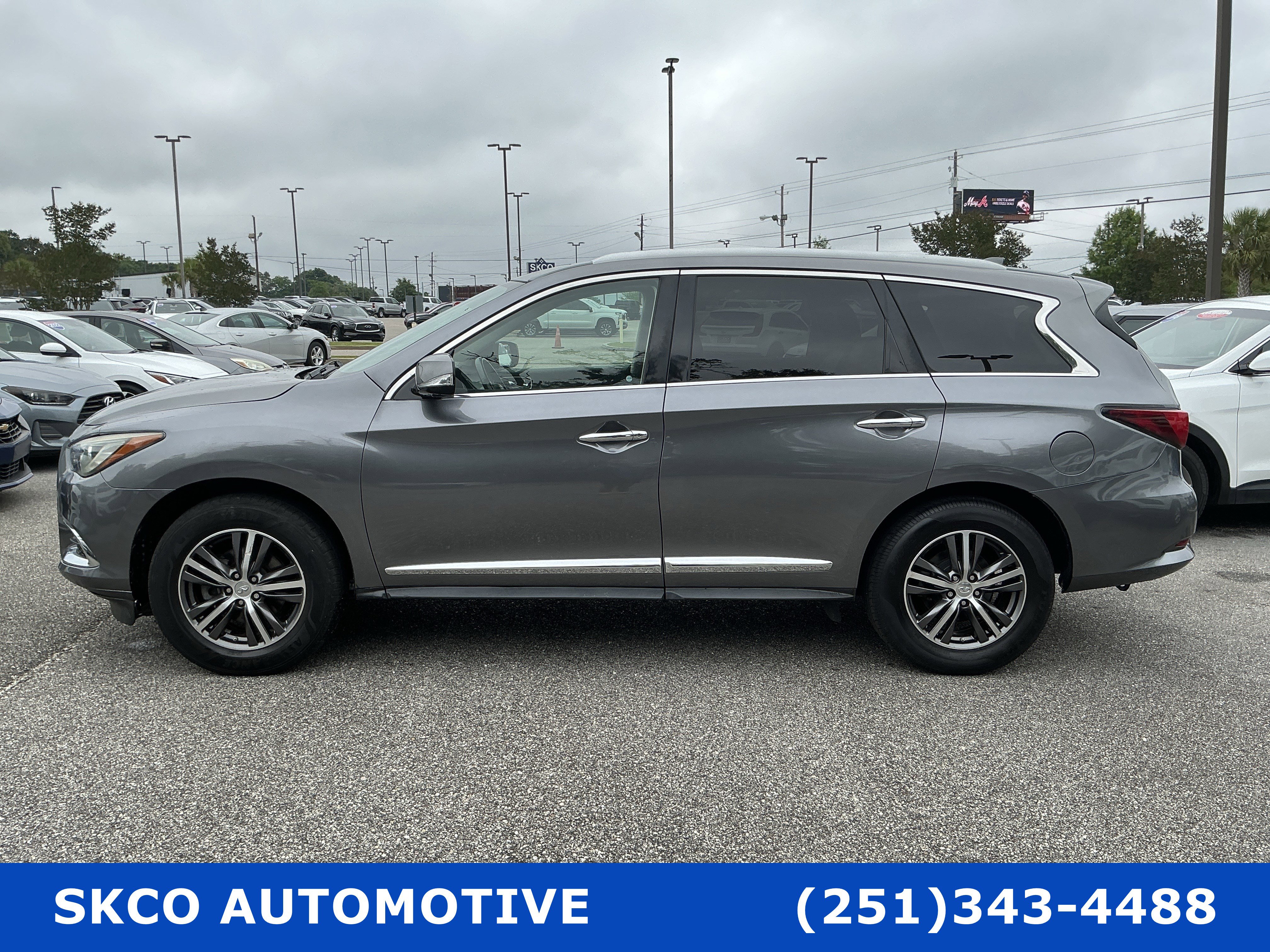 Used 2017 INFINITI QX60 FWD w/ Premium Plus Package image 2