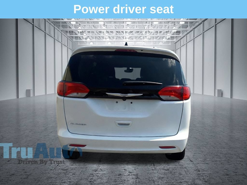 Used 2023 Chrysler Voyager LX FWD image 7