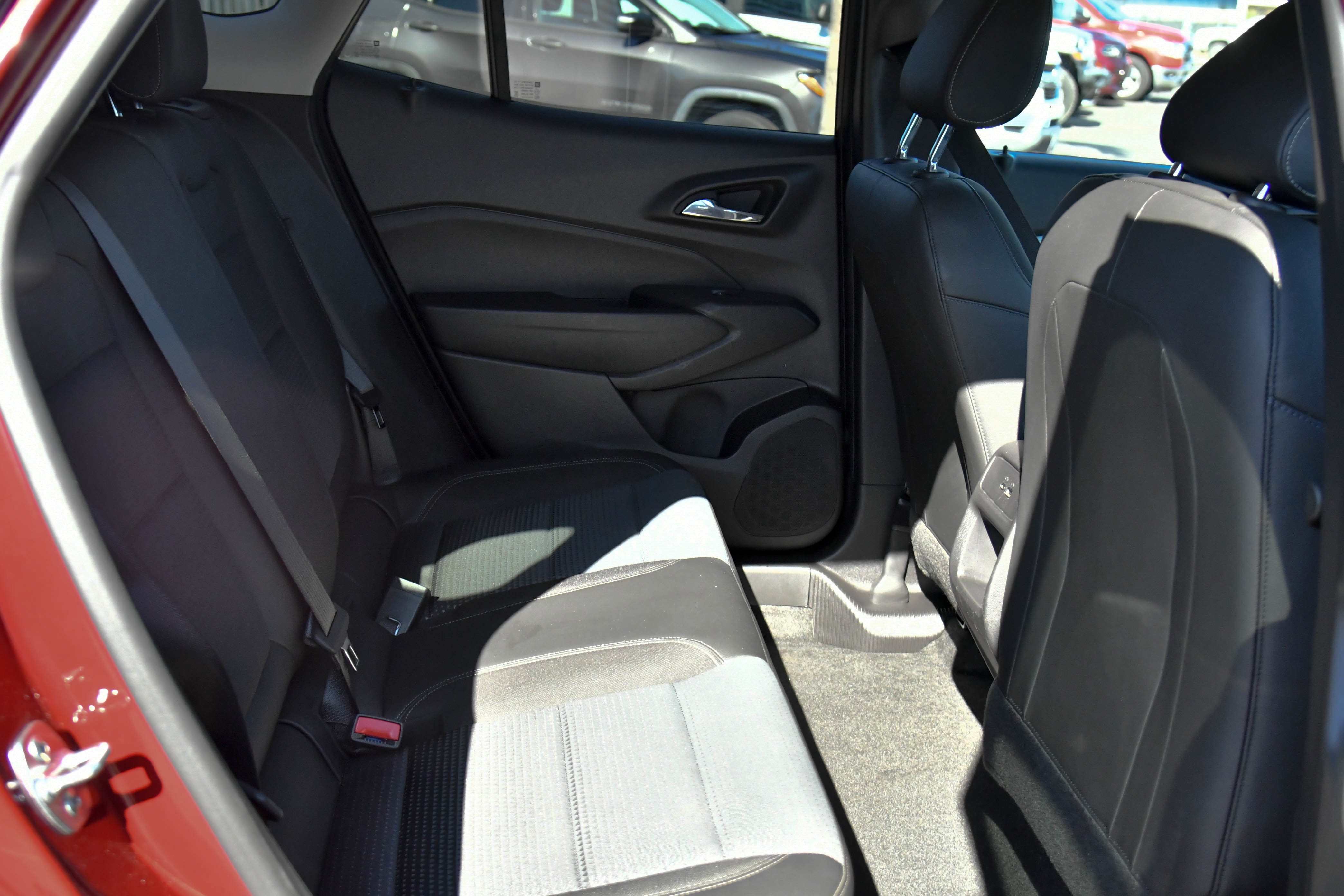 Used 2025 Chevrolet Trax LT w/ LT Convenience Package image 39