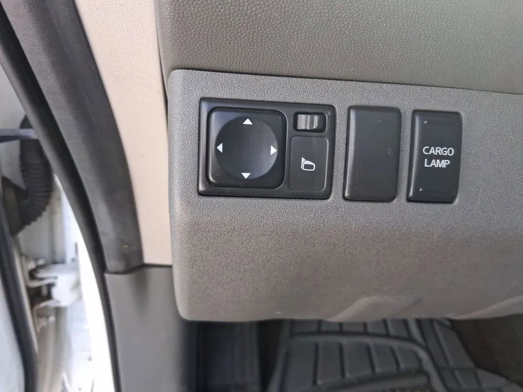 Used 2005 Nissan Frontier LE w/ (X01) Leather Pkg image 13