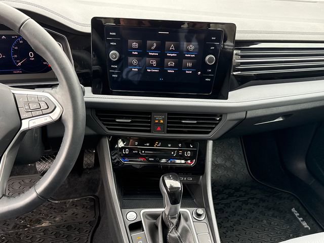 Certified 2025 Volkswagen Jetta SEL image 21