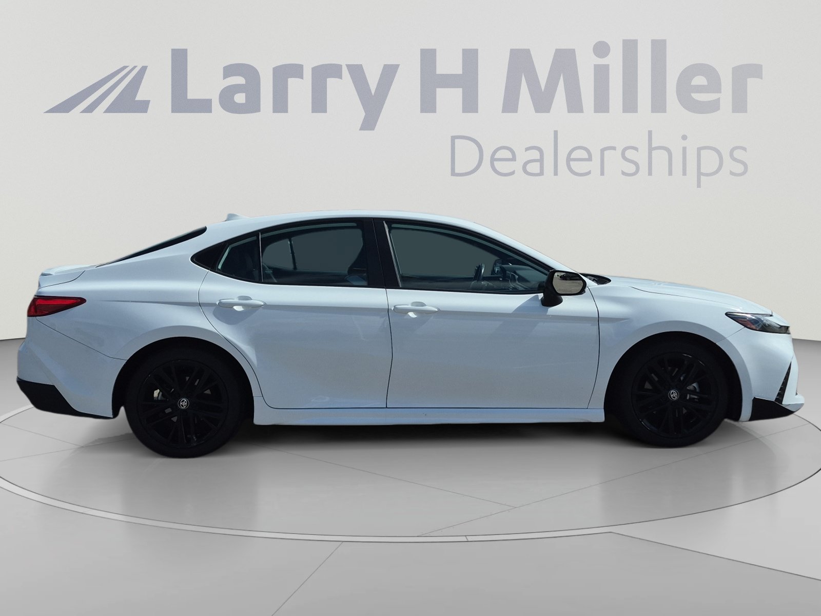 Used 2025 Toyota Camry SE FWD image 6