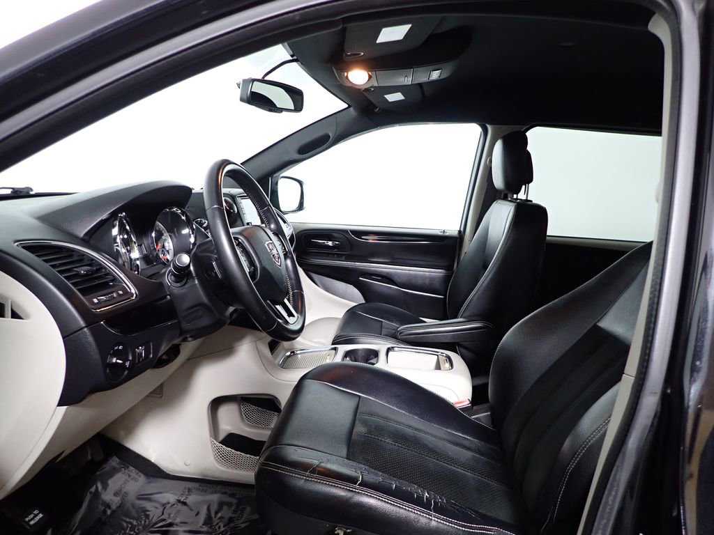 Used 2017 Dodge Grand Caravan SXT image 26