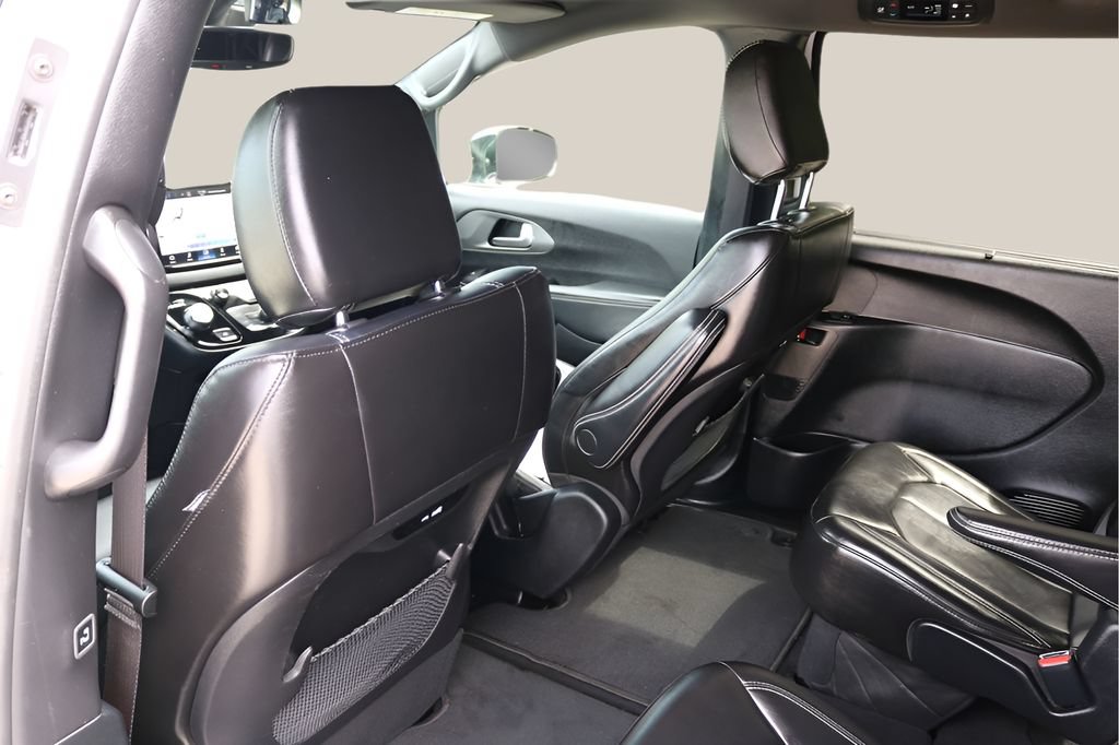 Used 2025 Chrysler Pacifica Select FWD image 15