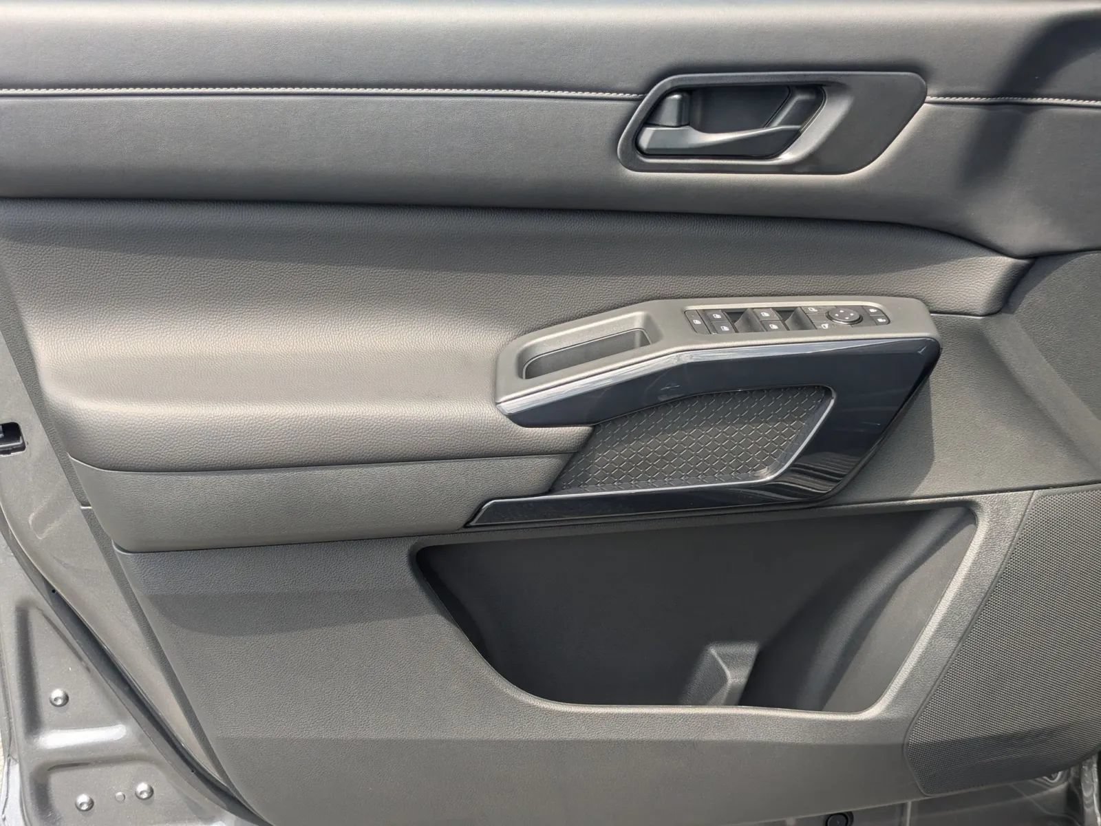New 2026 Nissan Pathfinder SV FWD image 10