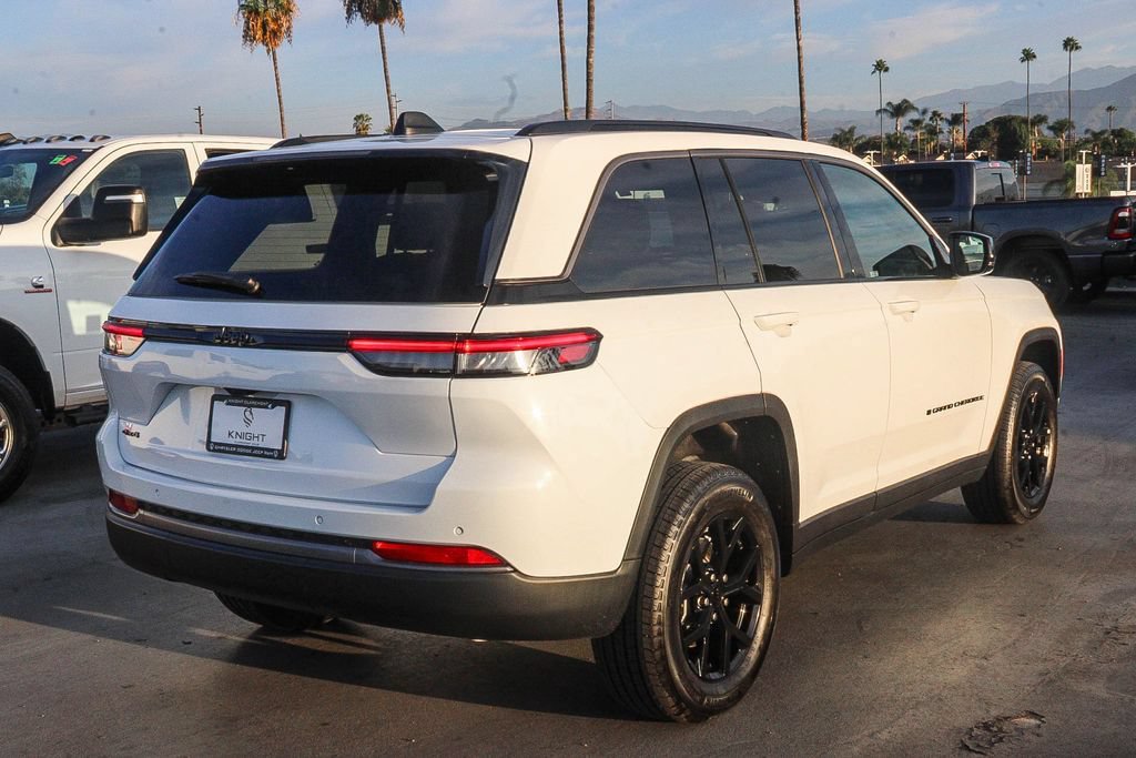 New 2026 Jeep Grand Cherokee Altitude AWD/4WD image 9