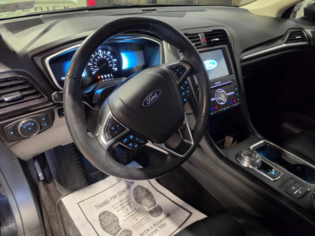 Used 2019 Ford Fusion Titanium FWD image 4
