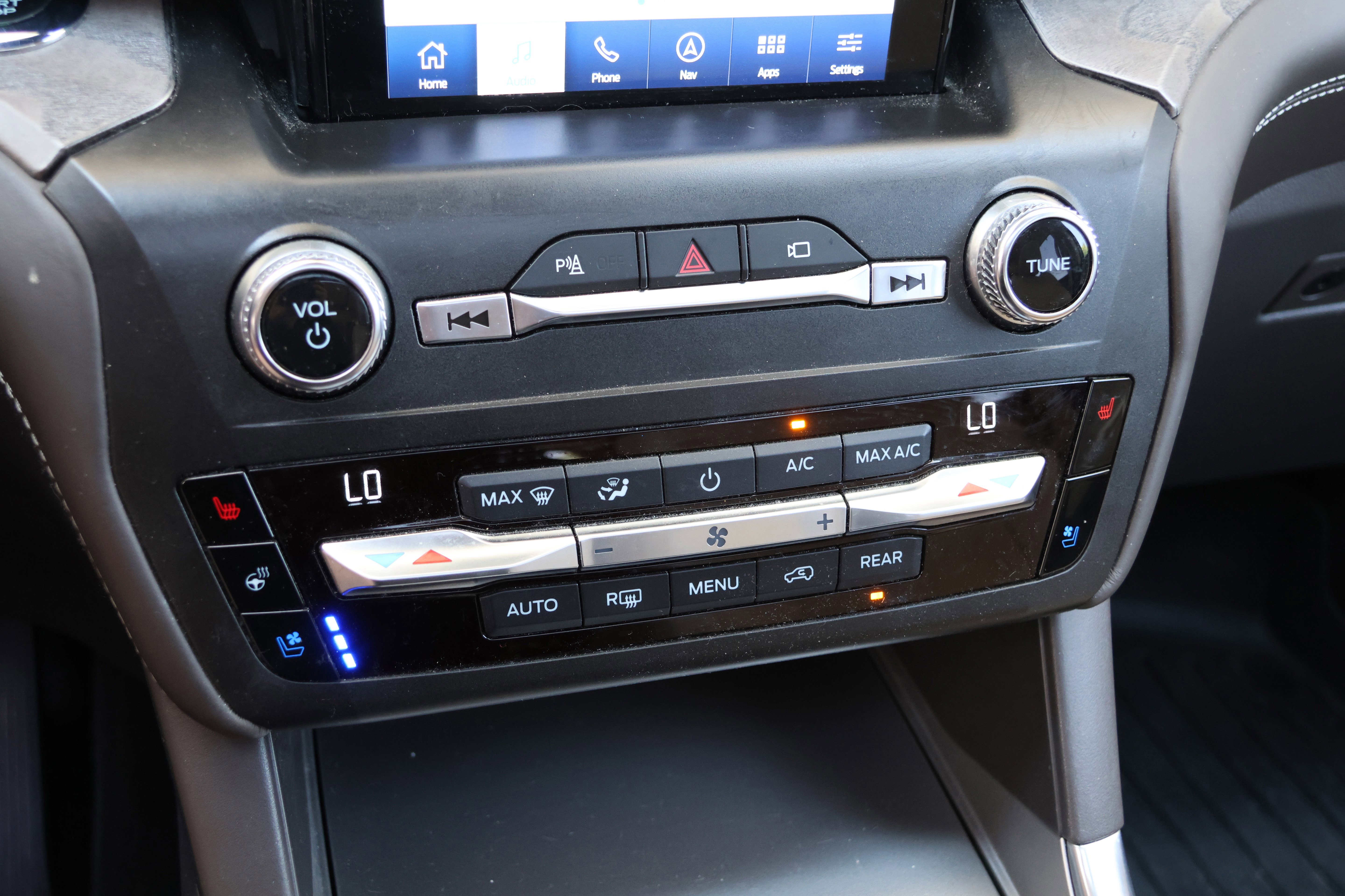 Used 2020 Ford Explorer Platinum w/ Premium Technology Package AWD/4WD image 26