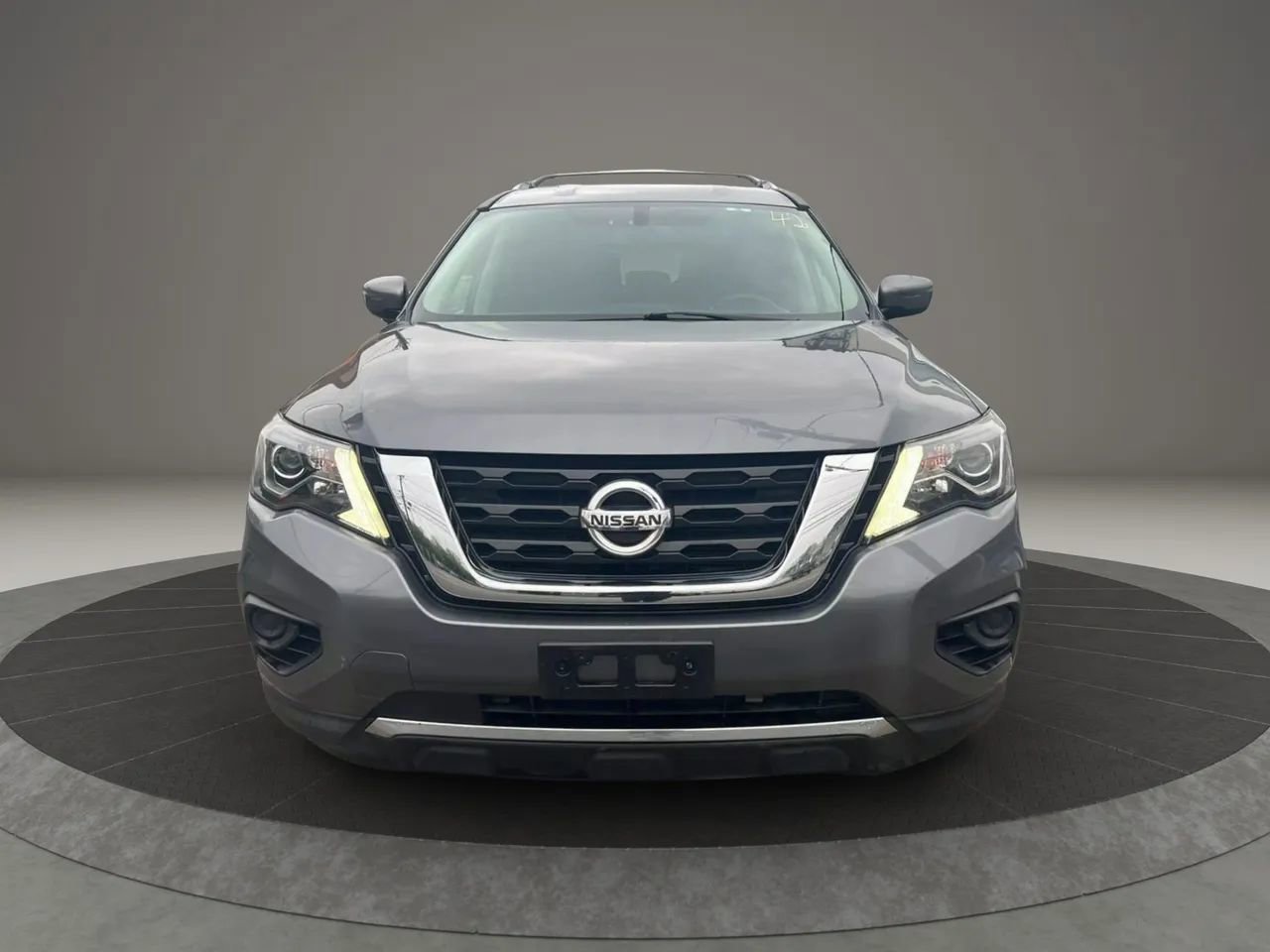 Used 2019 Nissan Pathfinder S image 2