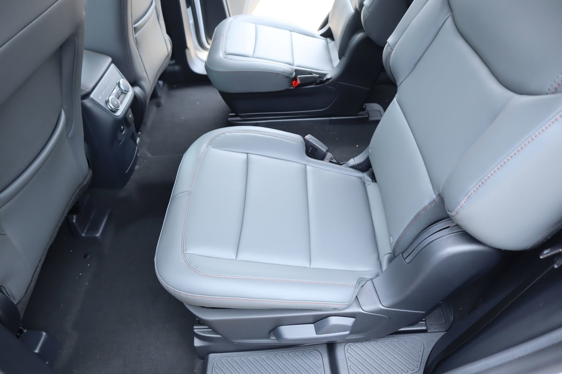 New 2026 Ford Explorer Active RWD image 13