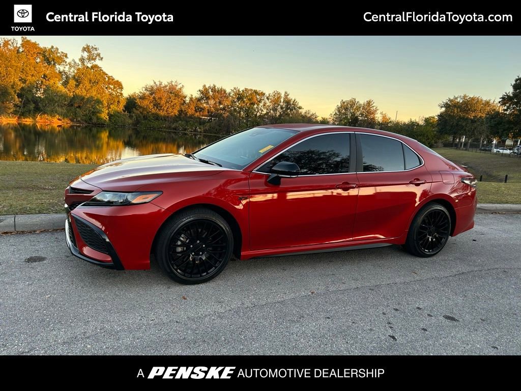 Used 2024 Toyota Camry SE image 1