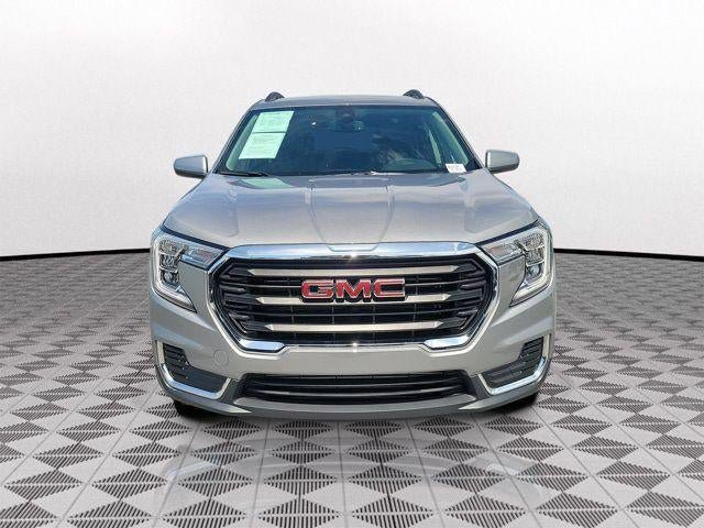 Used 2024 GMC Terrain SLE w/ Driver Convenience Package FWD image 2