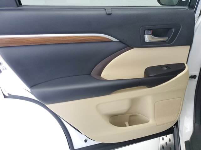 Used 2018 Toyota Highlander Limited FWD image 17