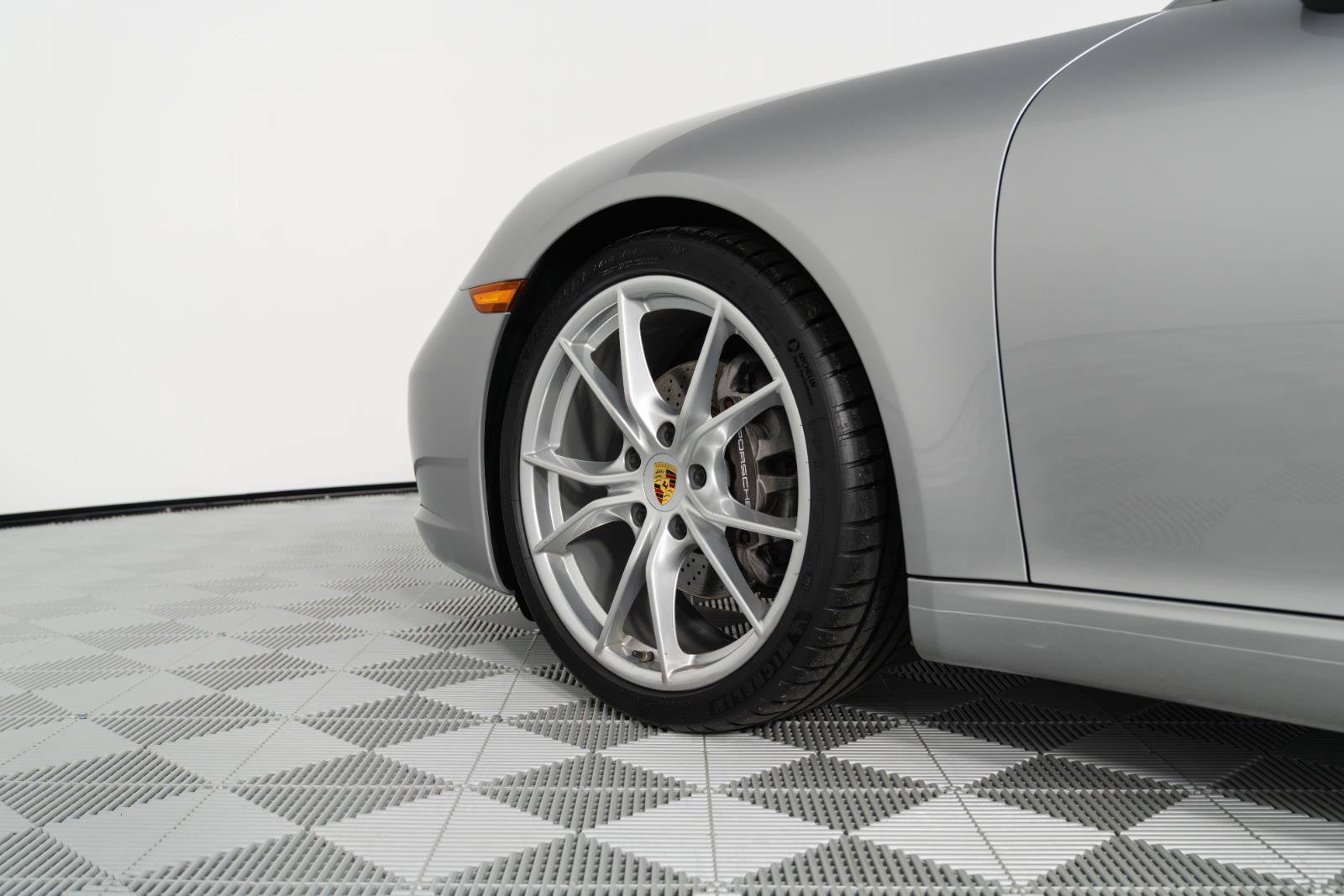Used 2017 Porsche 911 Carrera RWD image 19