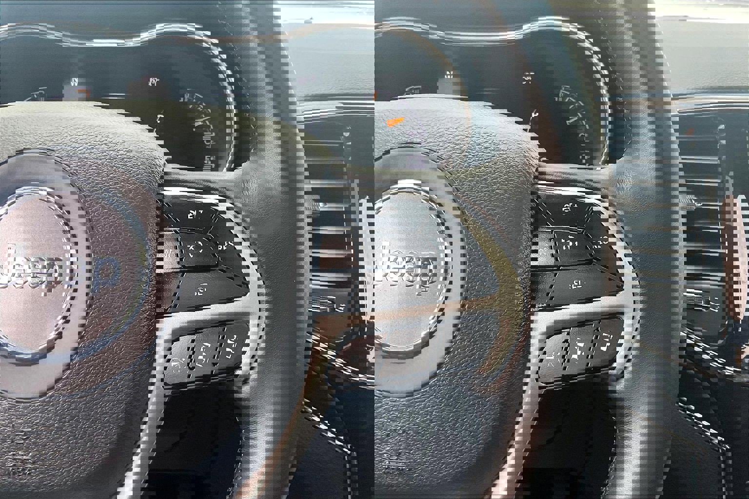 Used 2022 Jeep Grand Cherokee Limited w/ Trailer Tow Group IV image 24