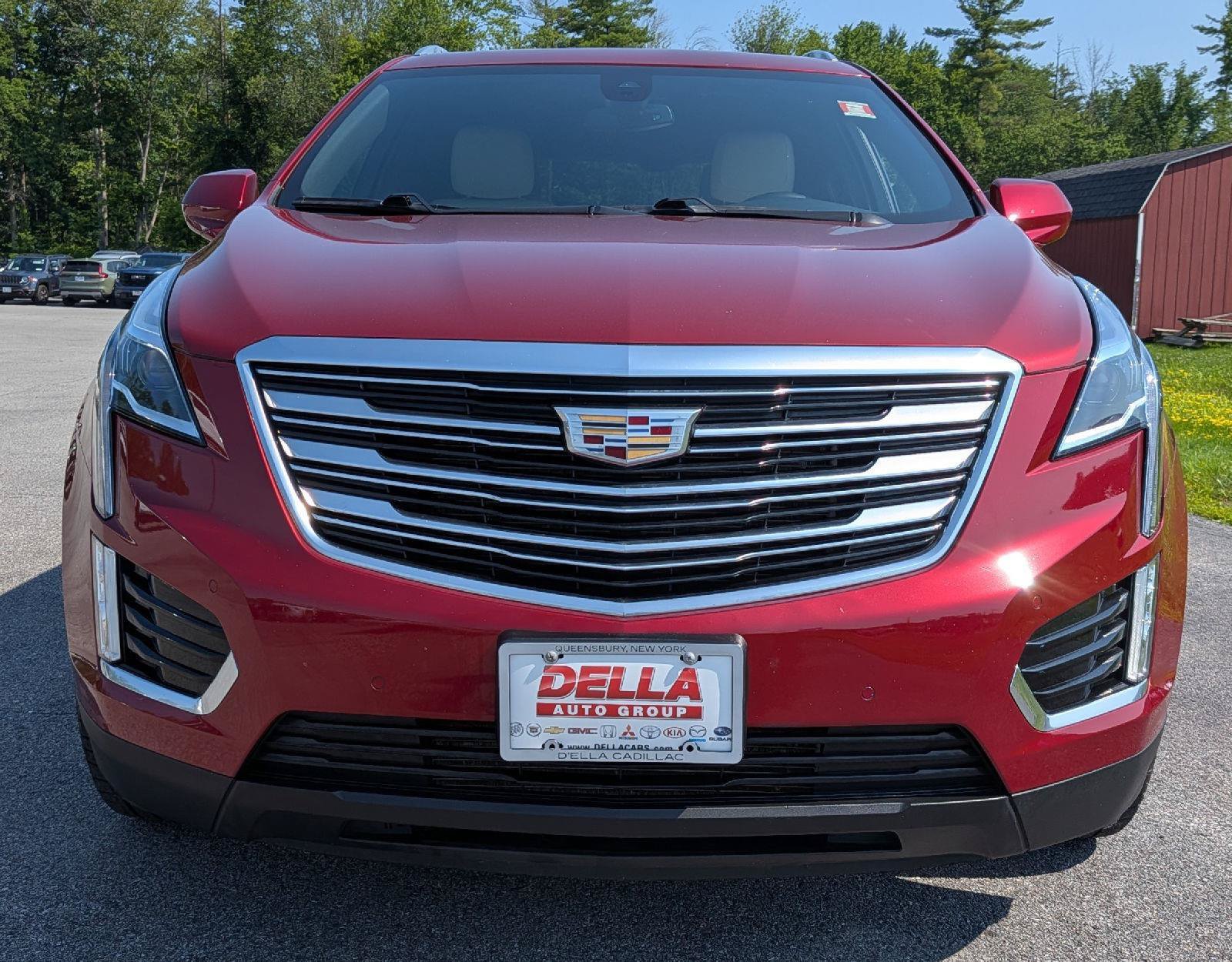 Used 2019 Cadillac XT5 Premium Luxury AWD/4WD image 2