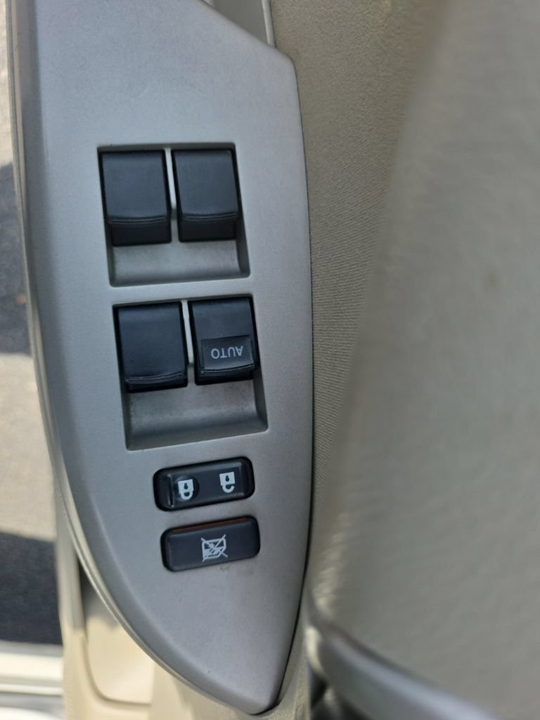 Used 2013 Toyota Corolla LE FWD image 13