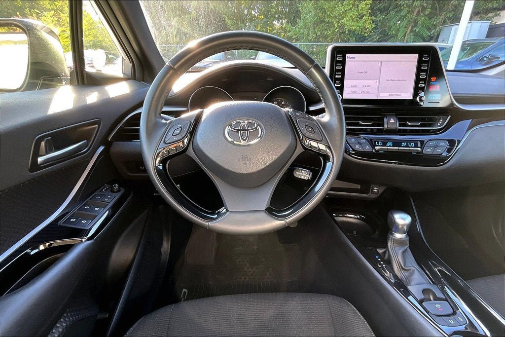Used 2019 Toyota C-HR XLE FWD image 4