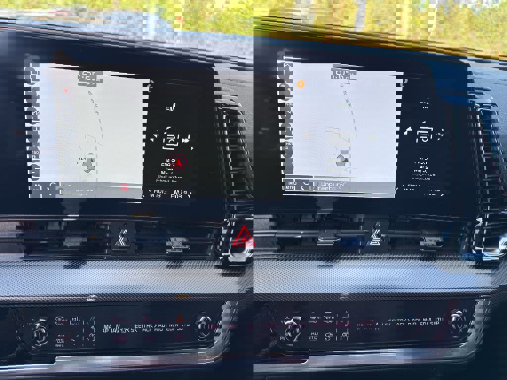 Used 2025 Kia Sportage SX image 18