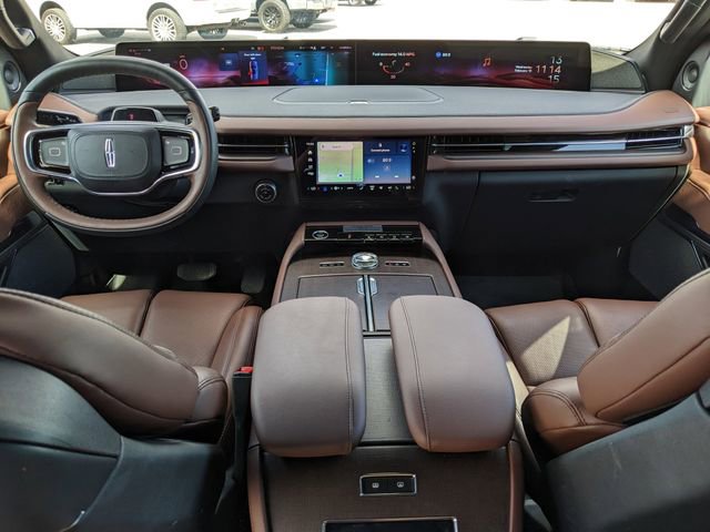 Used 2025 Lincoln Navigator Reserve image 15