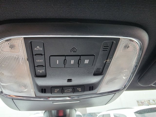 Used 2022 Jeep Grand Cherokee Limited AWD/4WD image 11