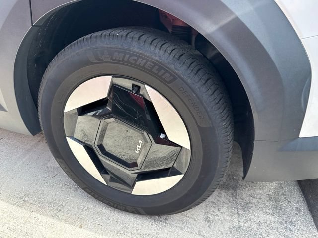 Certified 2024 Kia EV9 Light Long Range RWD image 14