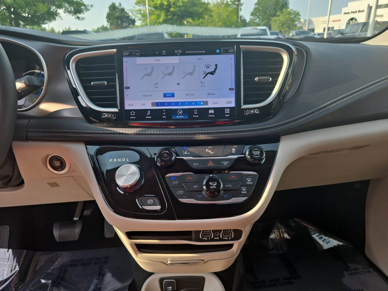 Used 2024 Chrysler Pacifica Limited FWD image 22
