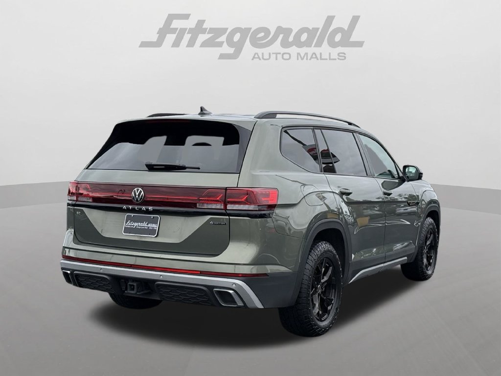 Used 2024 Volkswagen Atlas Peak Edition SE AWD/4WD image 7